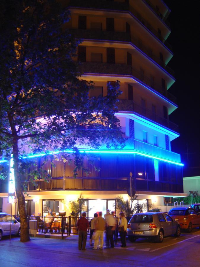 Hotel Gambrinus Rímini Exterior foto